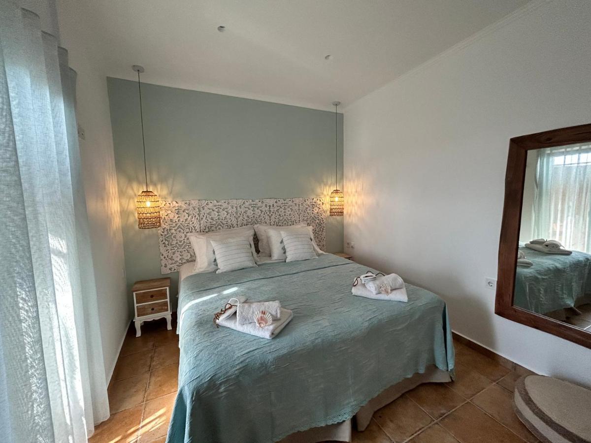 Calliopes By The Sea Boutique Suites Paralia Dionysiou Exterior foto