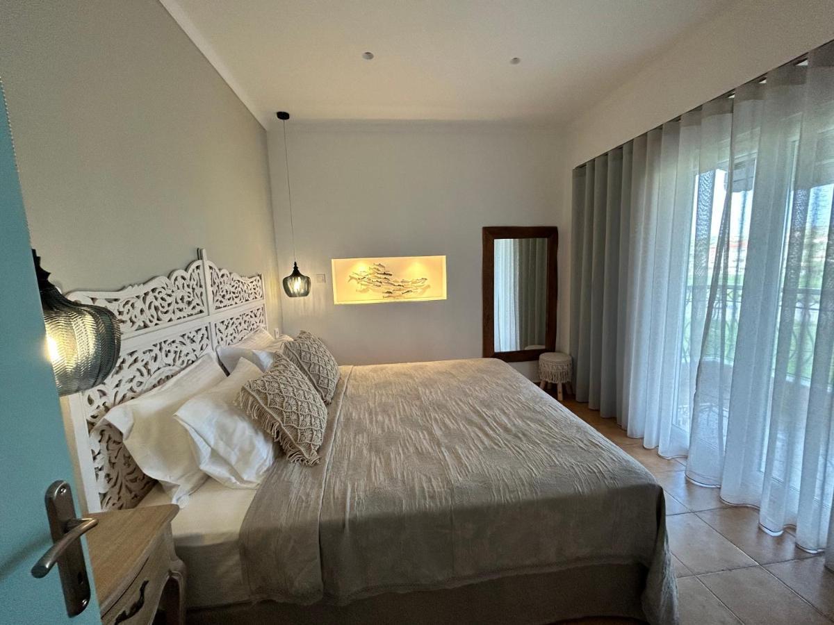 Calliopes By The Sea Boutique Suites Paralia Dionysiou Exterior foto